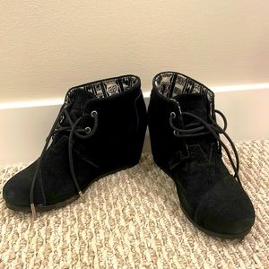 Black fall/winter wedges